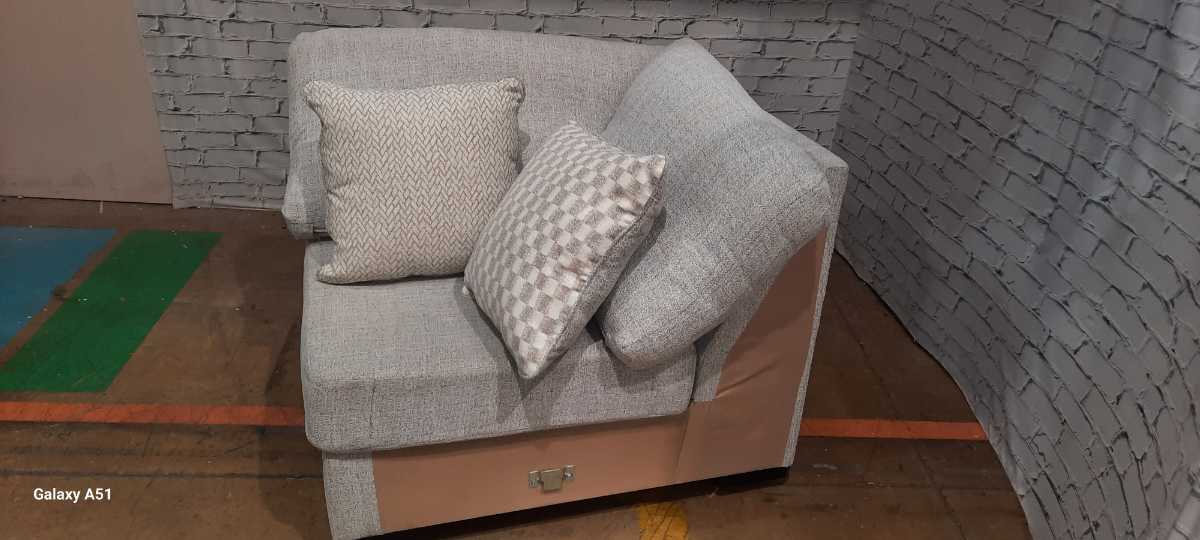 Larce-Exclusive 4 Piece Sectional - Stone/Reversible - Gallery Image 18